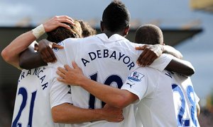 Emmanuel-Adebayor-celebra-007